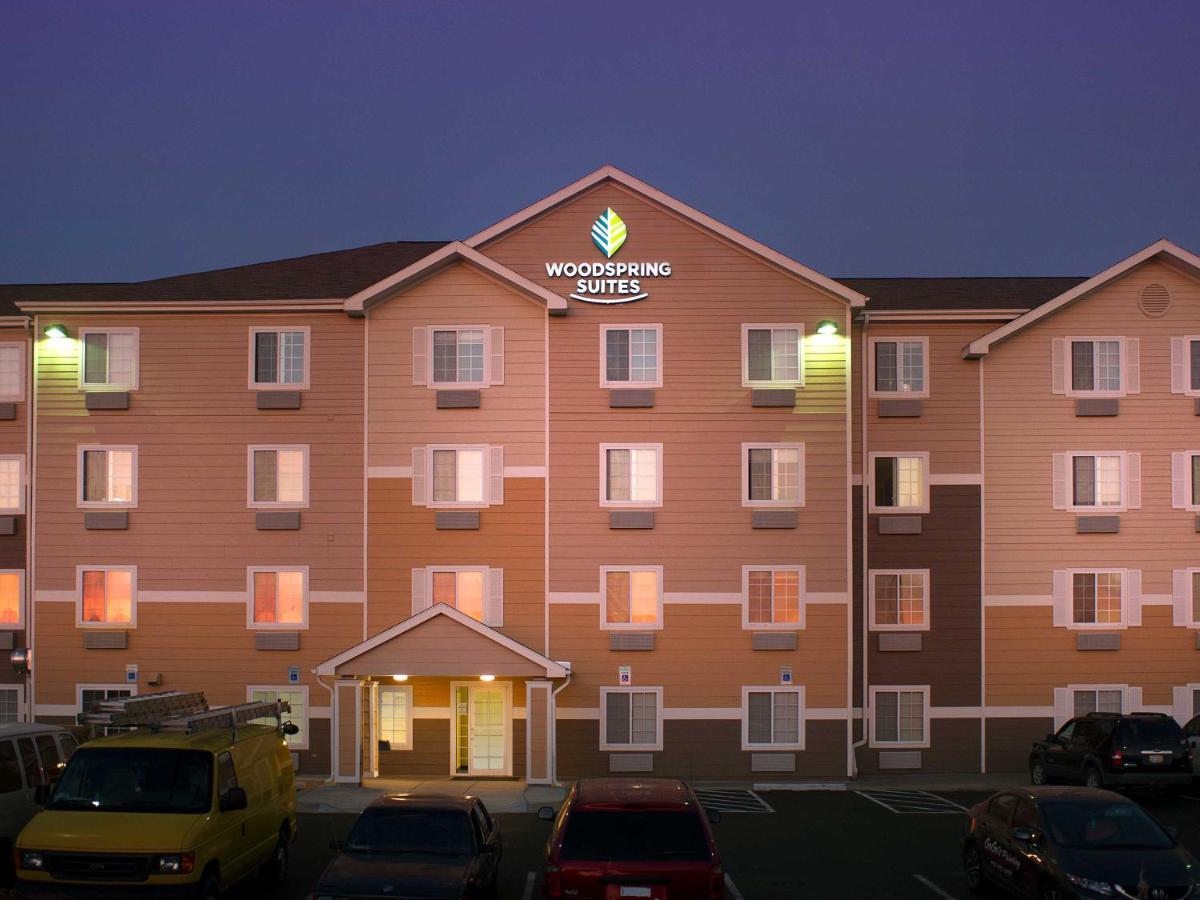 Woodspring Suites Lincoln Northeast I-80 Екстериор снимка