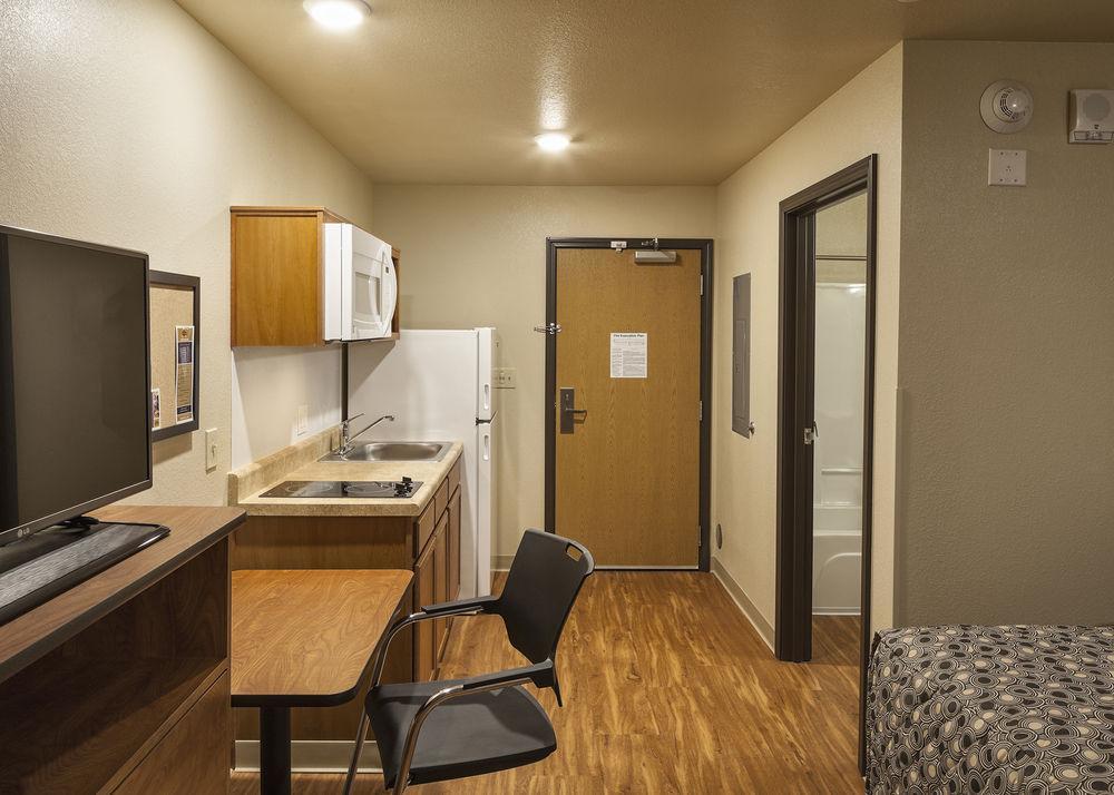 Woodspring Suites Lincoln Northeast I-80 Екстериор снимка