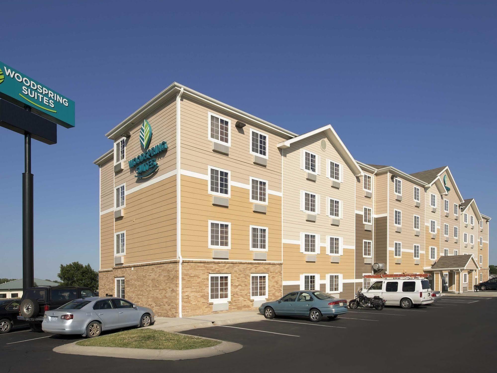 Woodspring Suites Lincoln Northeast I-80 Екстериор снимка