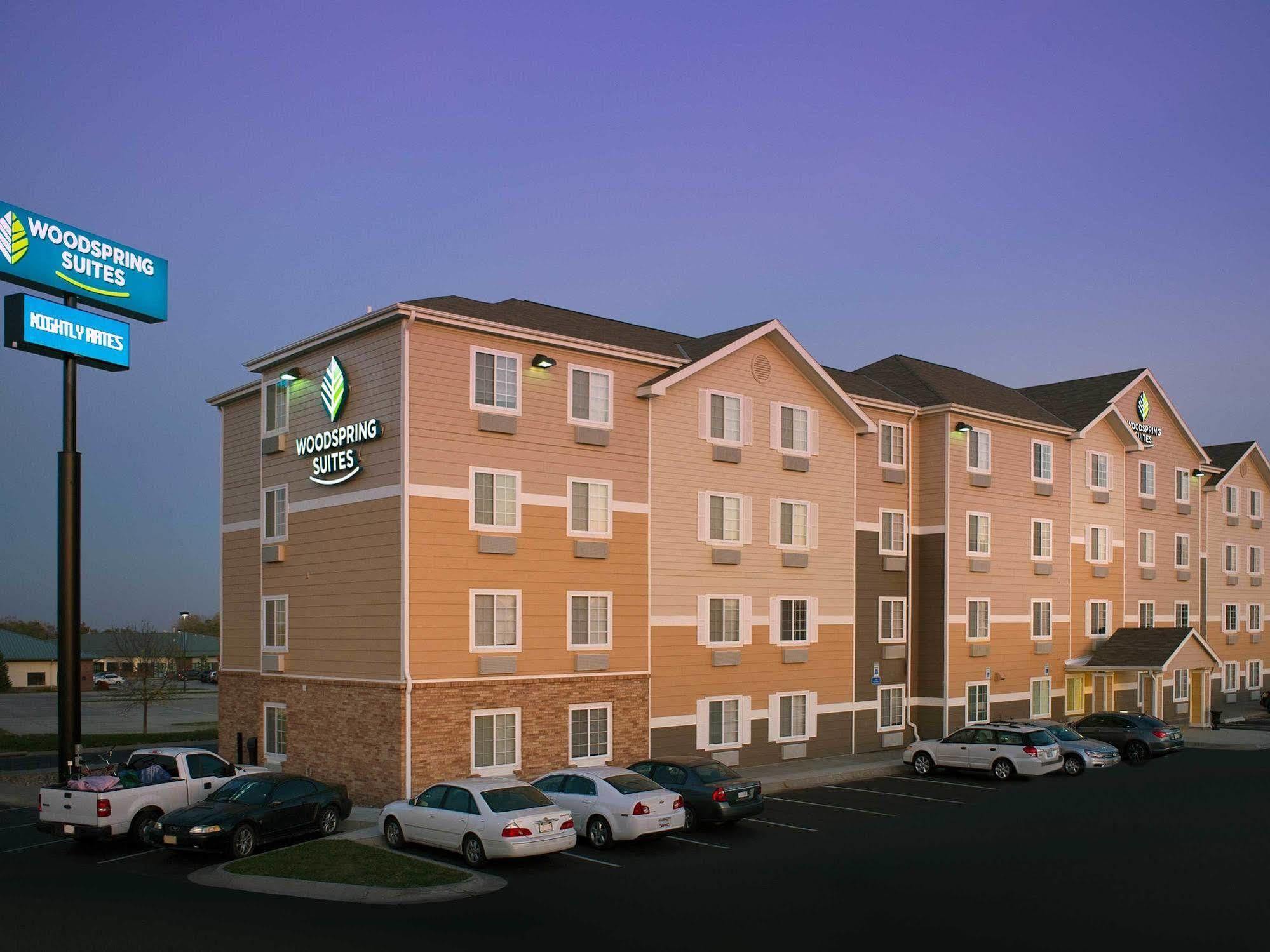 Woodspring Suites Lincoln Northeast I-80 Екстериор снимка