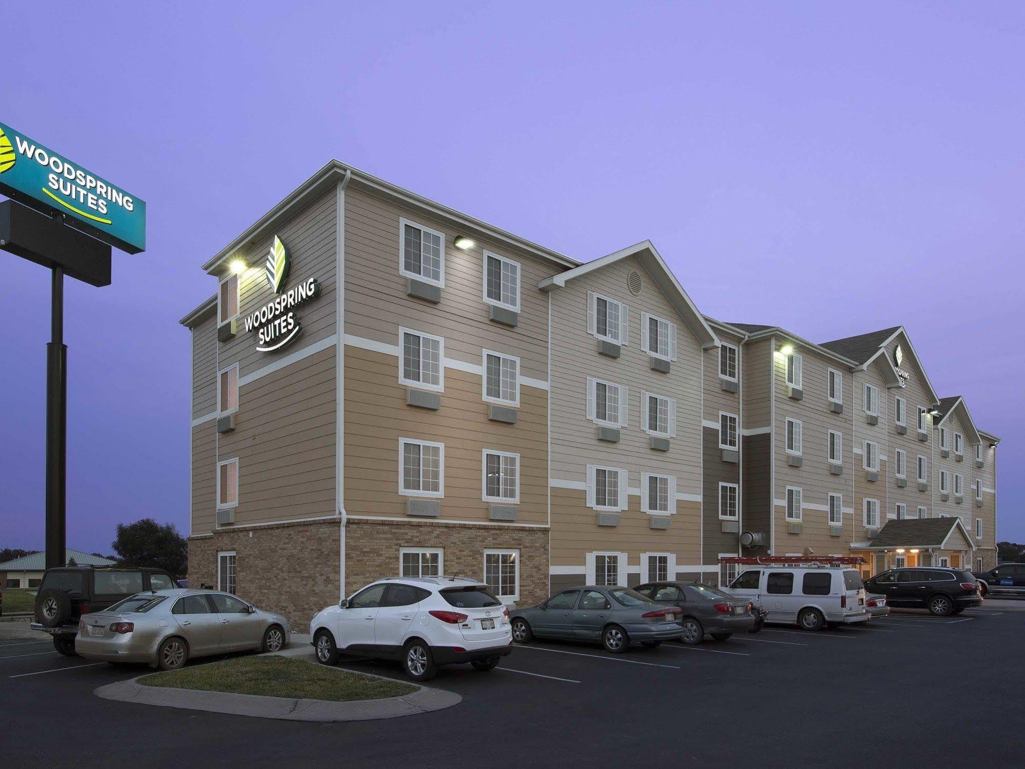 Woodspring Suites Lincoln Northeast I-80 Екстериор снимка