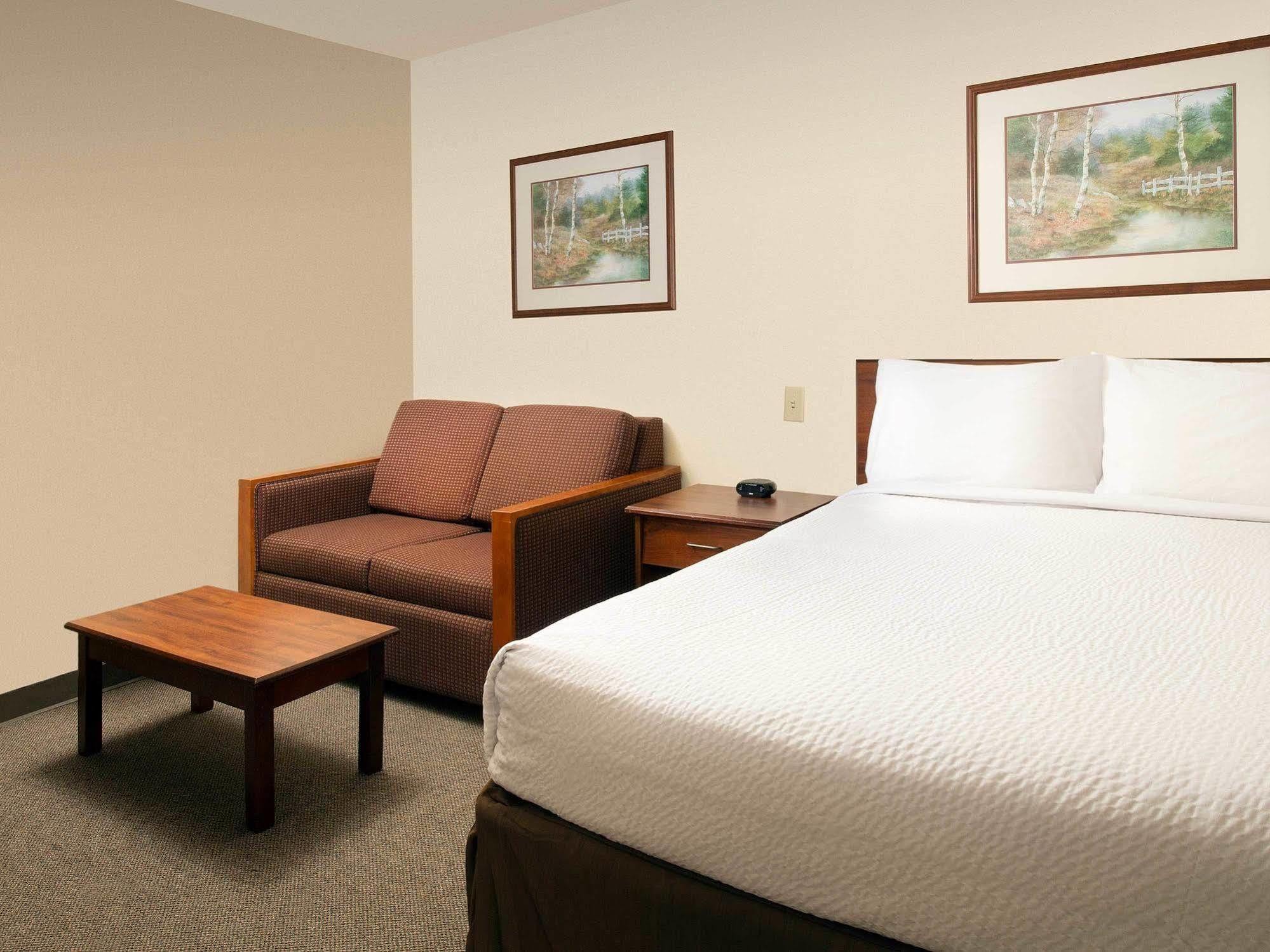 Woodspring Suites Lincoln Northeast I-80 Екстериор снимка
