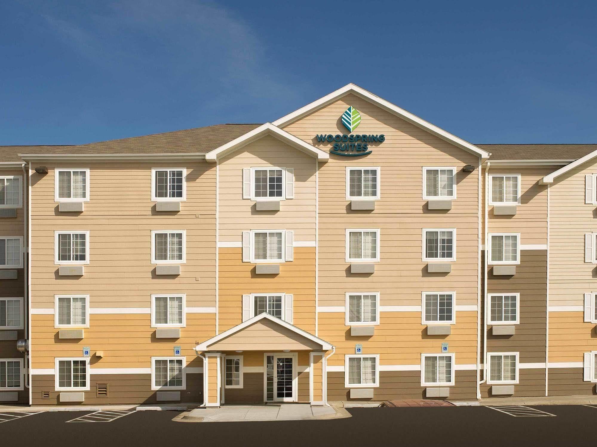 Woodspring Suites Lincoln Northeast I-80 Екстериор снимка